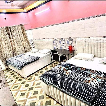 Hotel Jaipur Palace Új-Delhi Kültér fotó