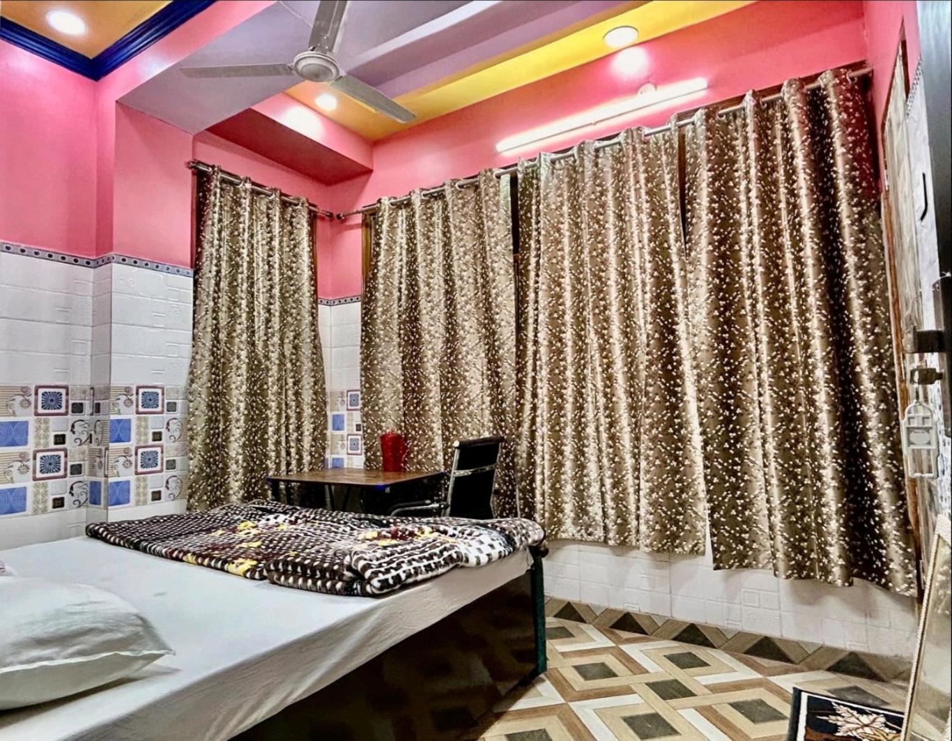 Hotel Jaipur Palace Új-Delhi Kültér fotó